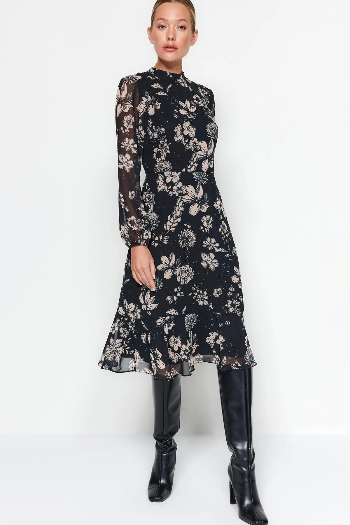 Trendyol Collection  Schwarzes, mit Chiffon gefüttertes, gewebtes Kleid mit Blumenmuster TWOAW23EL01436