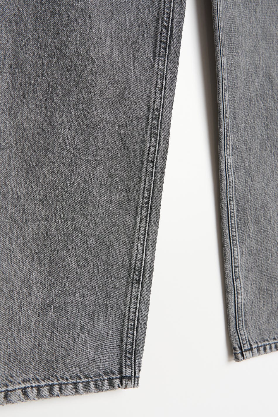 Straight 90s jeans