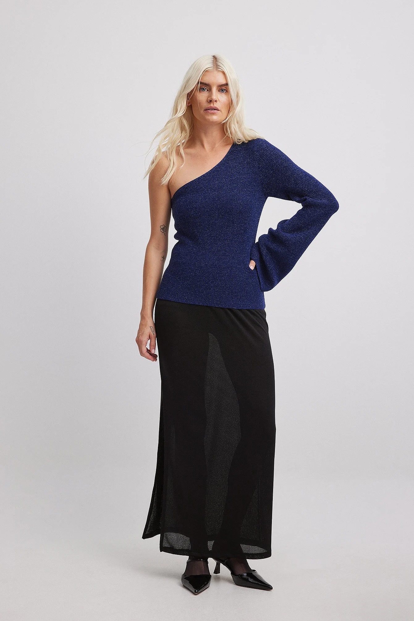 One-Shoulder-Top aus Glitzerstrick