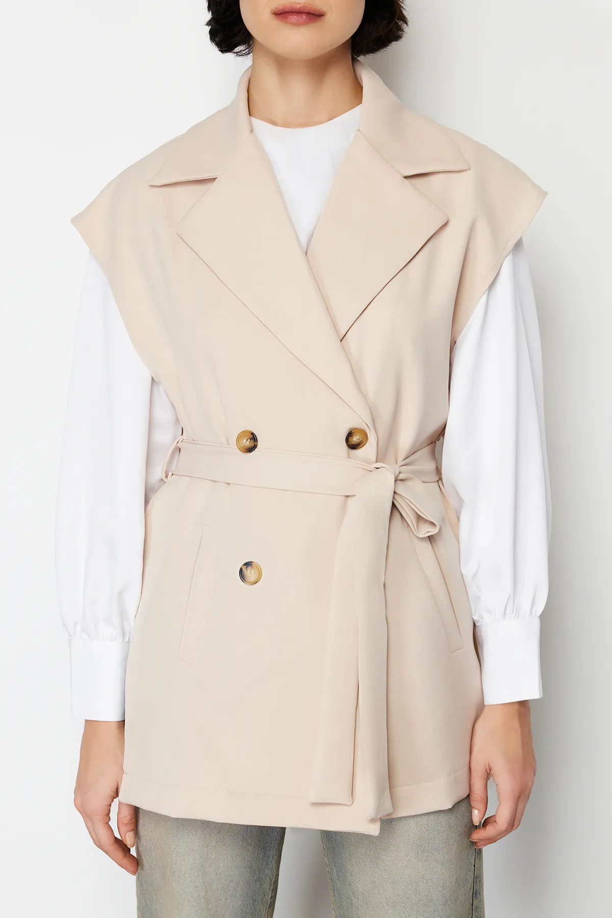 Trendyol Modest  Beigefarbene, gewebte Weste mit Gürtel TCTSS24YL00004