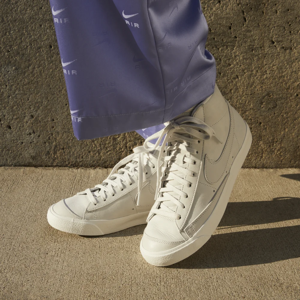 Nike Blazer Mid Premium DQ7572-001 / grau