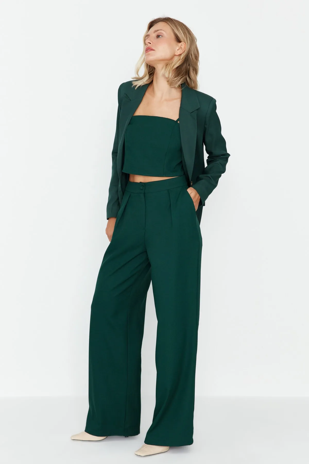 Trendyol Collection  Grüne Webhose mit weitem Bein TWOAW23PL00174