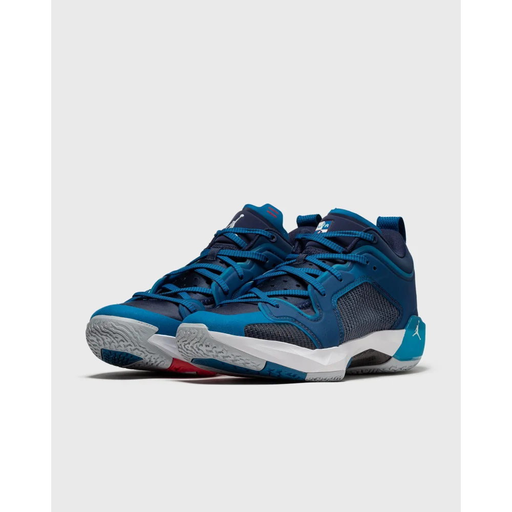 NIKE JORDAN XXXVII Low 37 DV9909-401 / blau