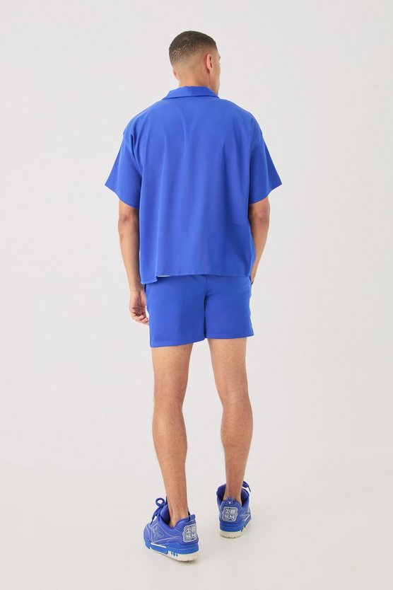 Kurzärmliges kastiges Satin-Hemd & Shorts