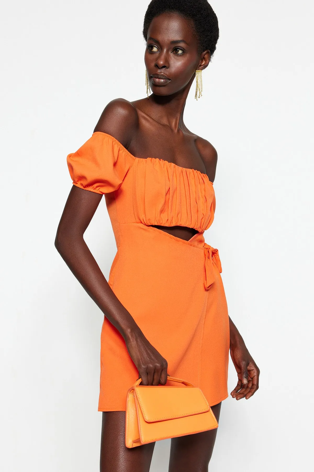 Trendyol Collection  Orangefarbener Jumpsuit mit gewebtem Fenster/Ausschnitt-Detail TPRSS22EL1006