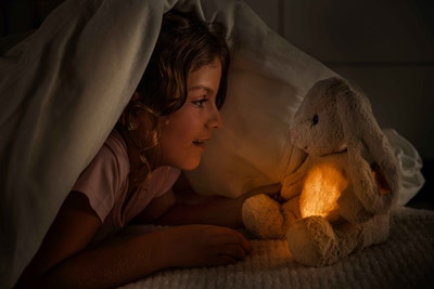 Light at Night Hoppie Hase, 28 cm, hellgrau