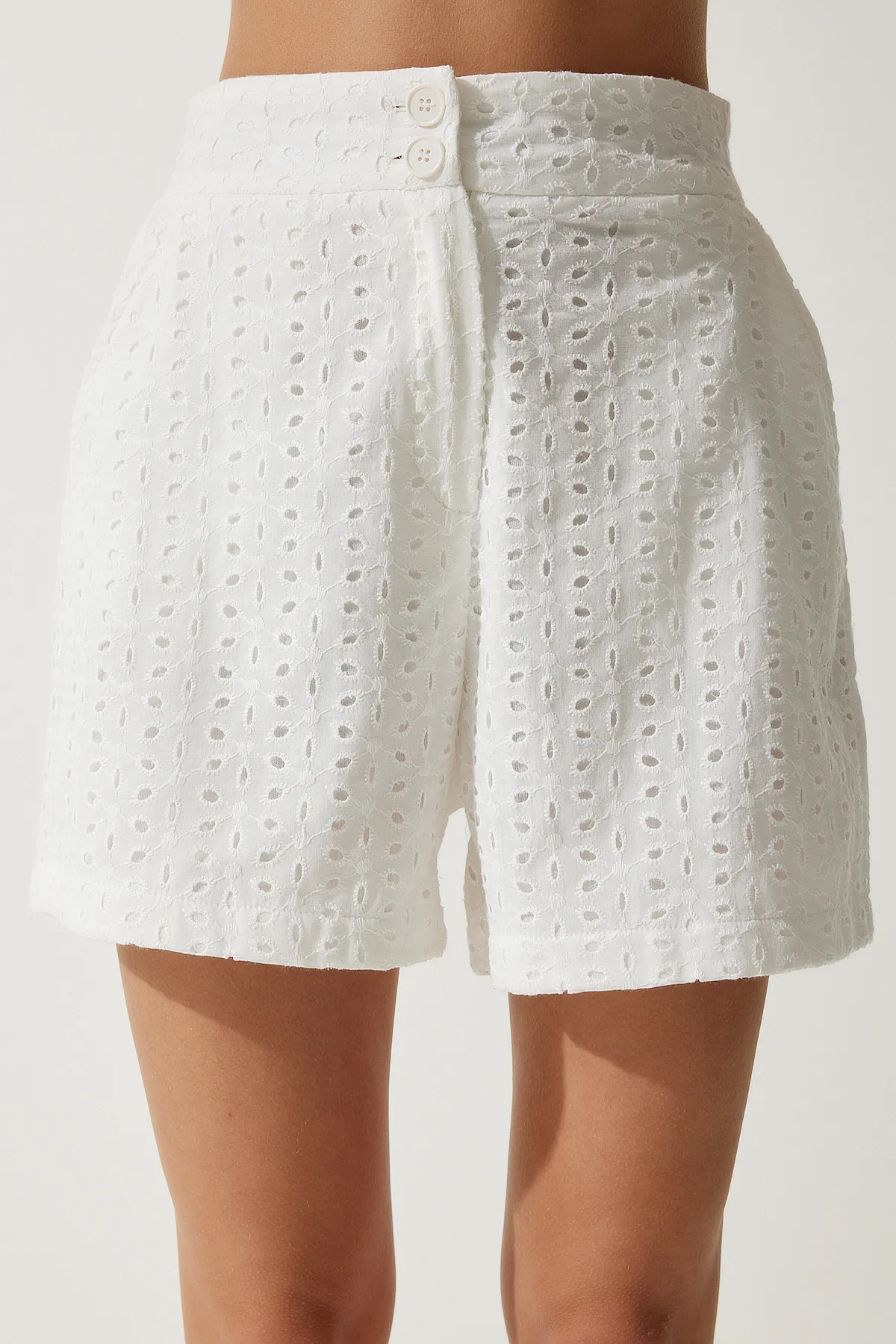 Happiness İstanbul  Weißes, stilvolles, gewebtes Hemd-Shorts-Set mit Wellenkanten für Damen TO00127