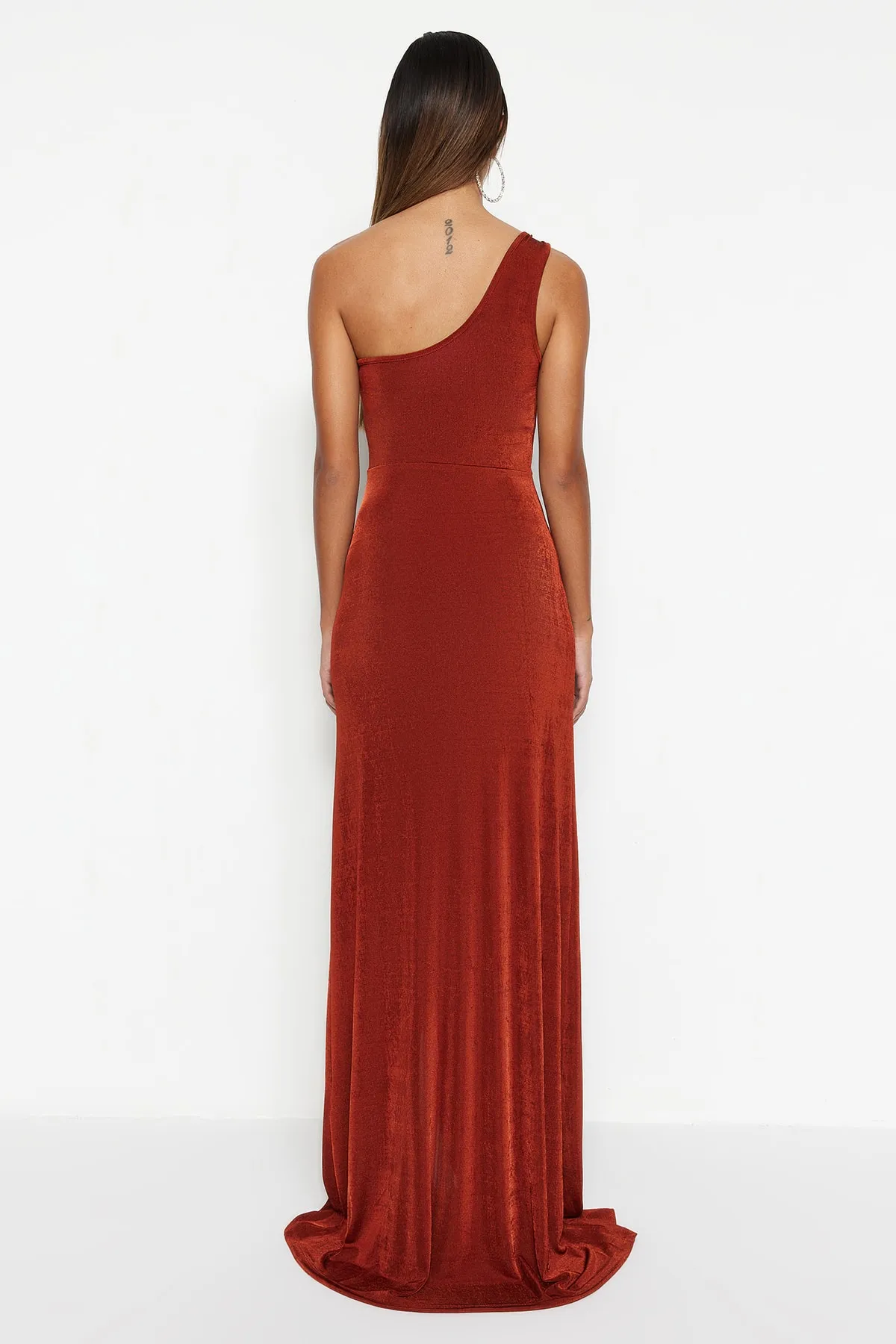 Trendyol Collection  Langes Abendkleid mit Zimt-Strick-Glitzer-Accessoires TPRSS23AE00014