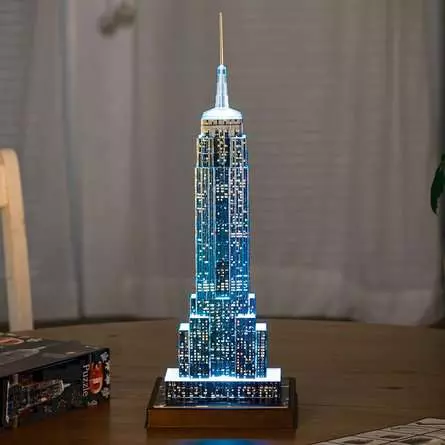 Ravensburger Empire State Building bei Nacht