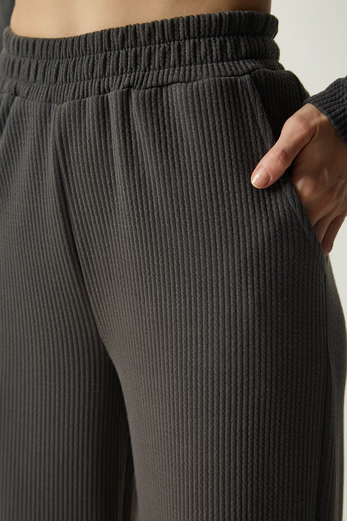 Happiness İstanbul  Damen-Set aus geräucherter Cord-Strickbluse und -Hose EW00004