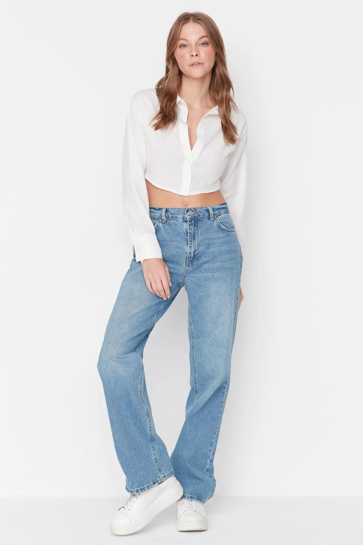 Trendyol Collection  Blaue Jeans mit niedriger Taille und weitem Bein TWOAW23JE00566