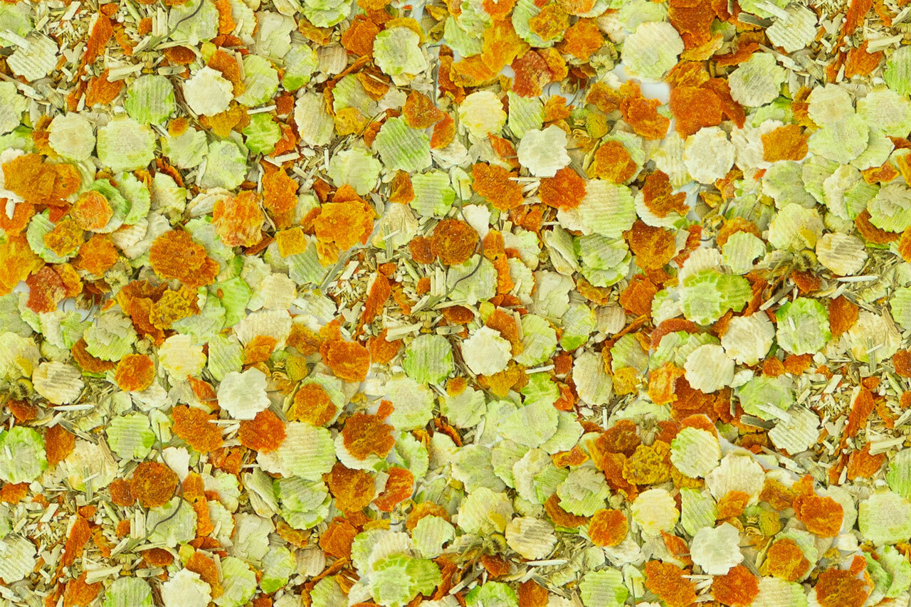 BLUE TREE Ergänzungsfutter & Aufzucht BLUE TREE Wellness Flakes 650g Erbse und Karotte