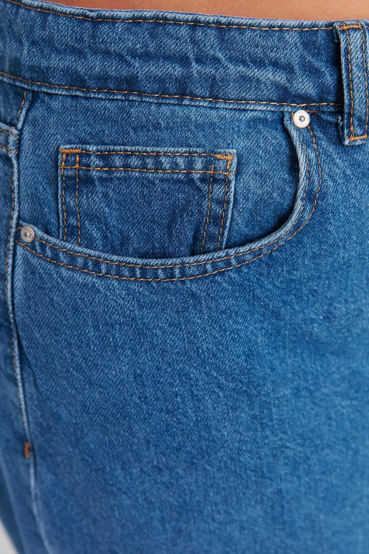 Trendyol Curve  Blaue, weit geschnittene Jeans mit hoher Taille TBBAW23CJ00020