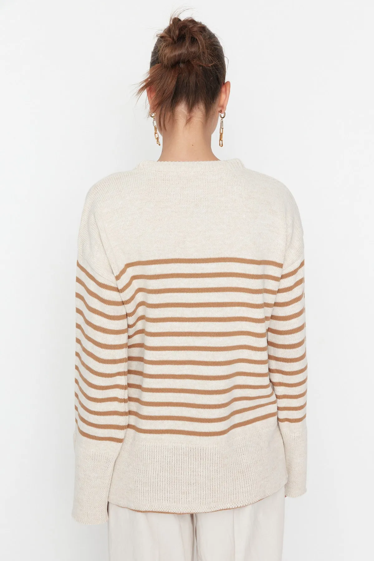 Trendyol Collection  Beiger Strickpullover mit Streifen in weiter Passform TWOAW23KZ01031