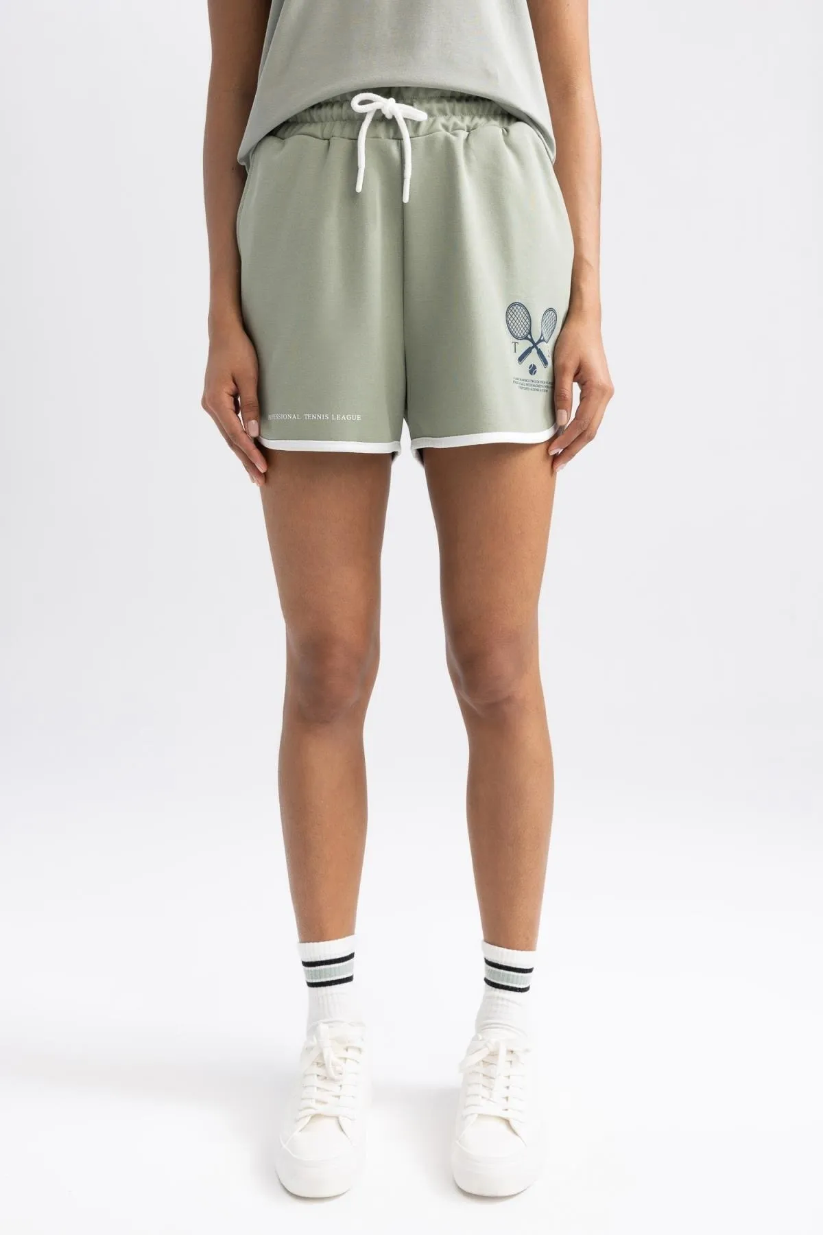 DeFacto  Passform: Standard-Fit-Sport-Shorts mit kurzem Bein, A7057ax23hs