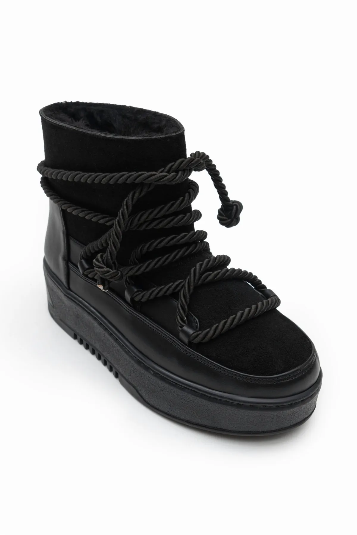 NİŞANTAŞI SHOES  Wollige Damenstiefel aus schwarzem Wildleder mit Seildetail und Lammfell und flacher Sohle