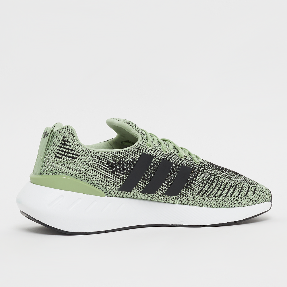 adidas Swift Run 22 GZ3505 / grün