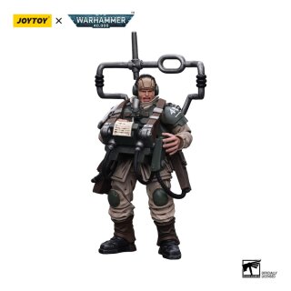 Warhammer 40k Actionfigur 1/18 Astra Militarum Cadian Command Squad Veteran with Master Vox 12 cm