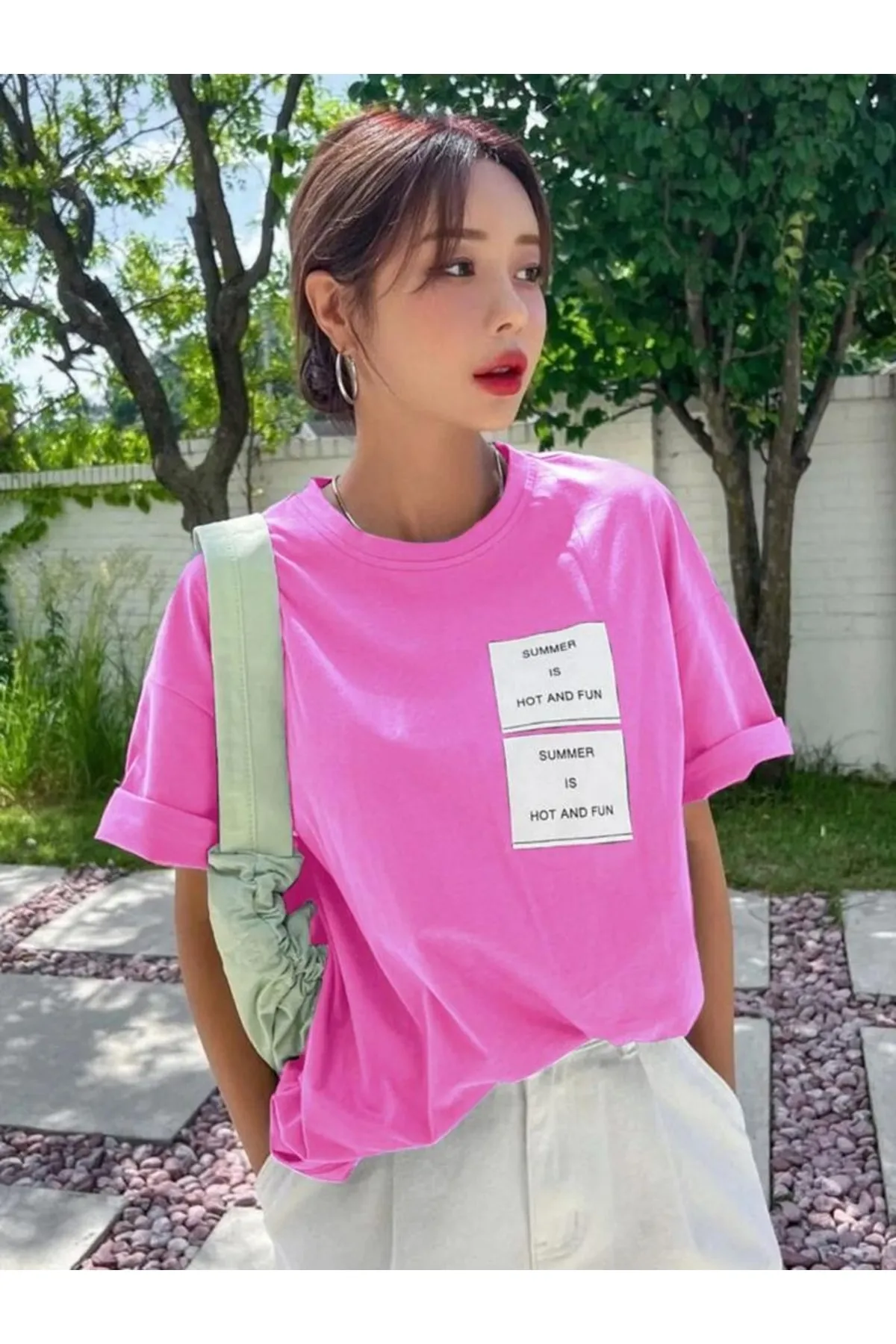 MOONBULL  Übergroßes rosa Hot And Fun-T-Shirt mit Aufdruck