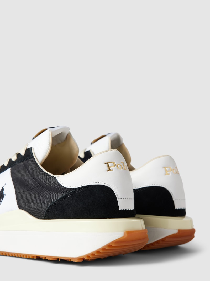 Sneaker mit Label-Details in weiß