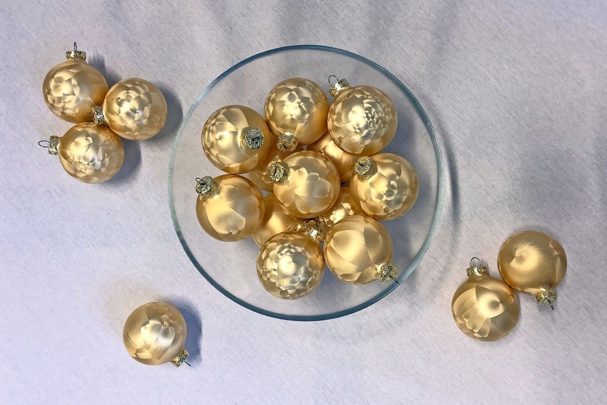 Thüringer Glasdesign Christbaumschmuck JACK 12x Glas Eislack Christbaumkugeln 6cm Thüringer Weihnachtskugeln, echt Glas, teilweise Handarbeit, inkl. praktischer Aufbewahrungsbox