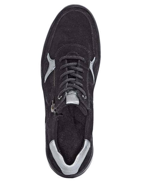 Sneaker in harmonischer Farbkombination