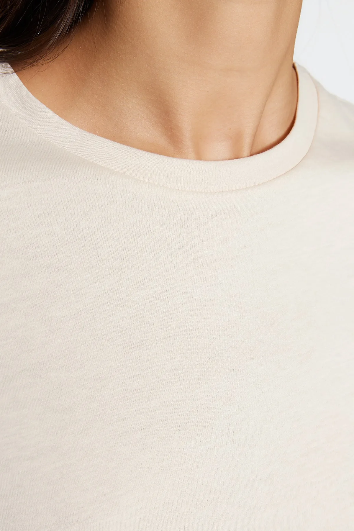 Trendyol Collection  Hellbeiges Basic-Strick-T-Shirt mit Rundhalsausschnitt aus 100 % Baumwolle TWOSS23TS00000