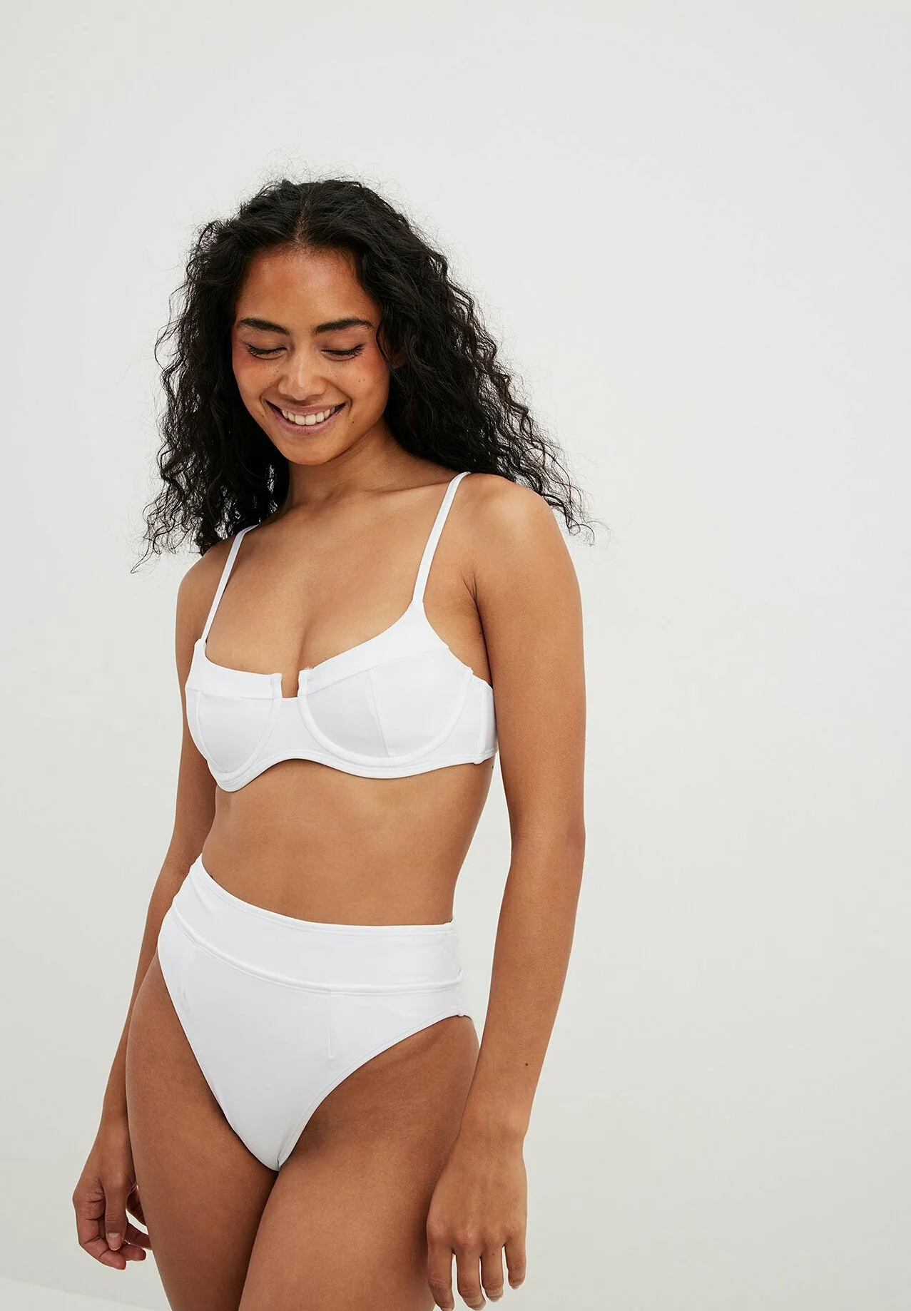 Parte superior de bikini NA-KD