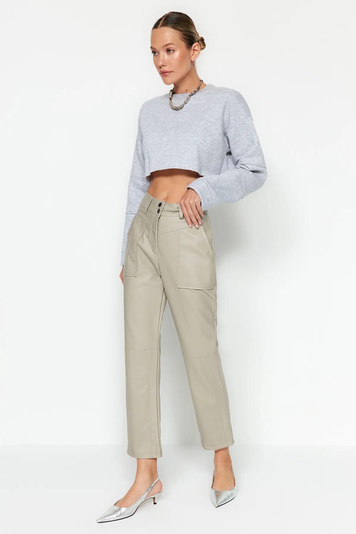 Trendyol Collection  Nerzfarbene Hose aus gewebtem Kunstleder im Zigarettenstil TWOAW22PL0347