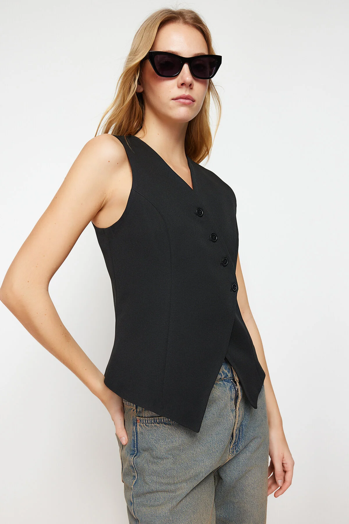 Trendyol Collection  Schwarze, gewebte Weste mit normaler Knopfleiste TWOSS24YE00007