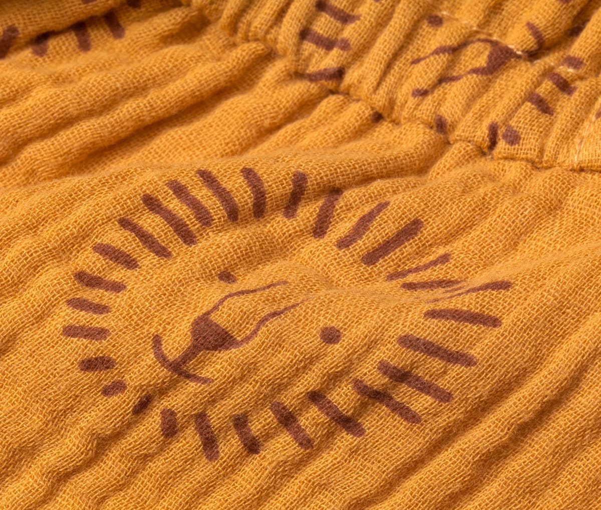 Schirmmütze aus Musselin mit Löwen-Muster, gelb, Gr. 48/49, 1 St
