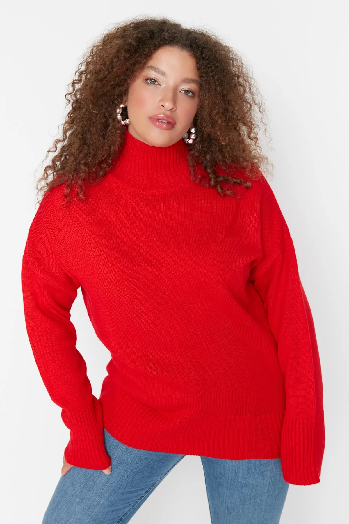 Trendyol Curve  Roter schulterfreier Strickpullover mit Rollkragen