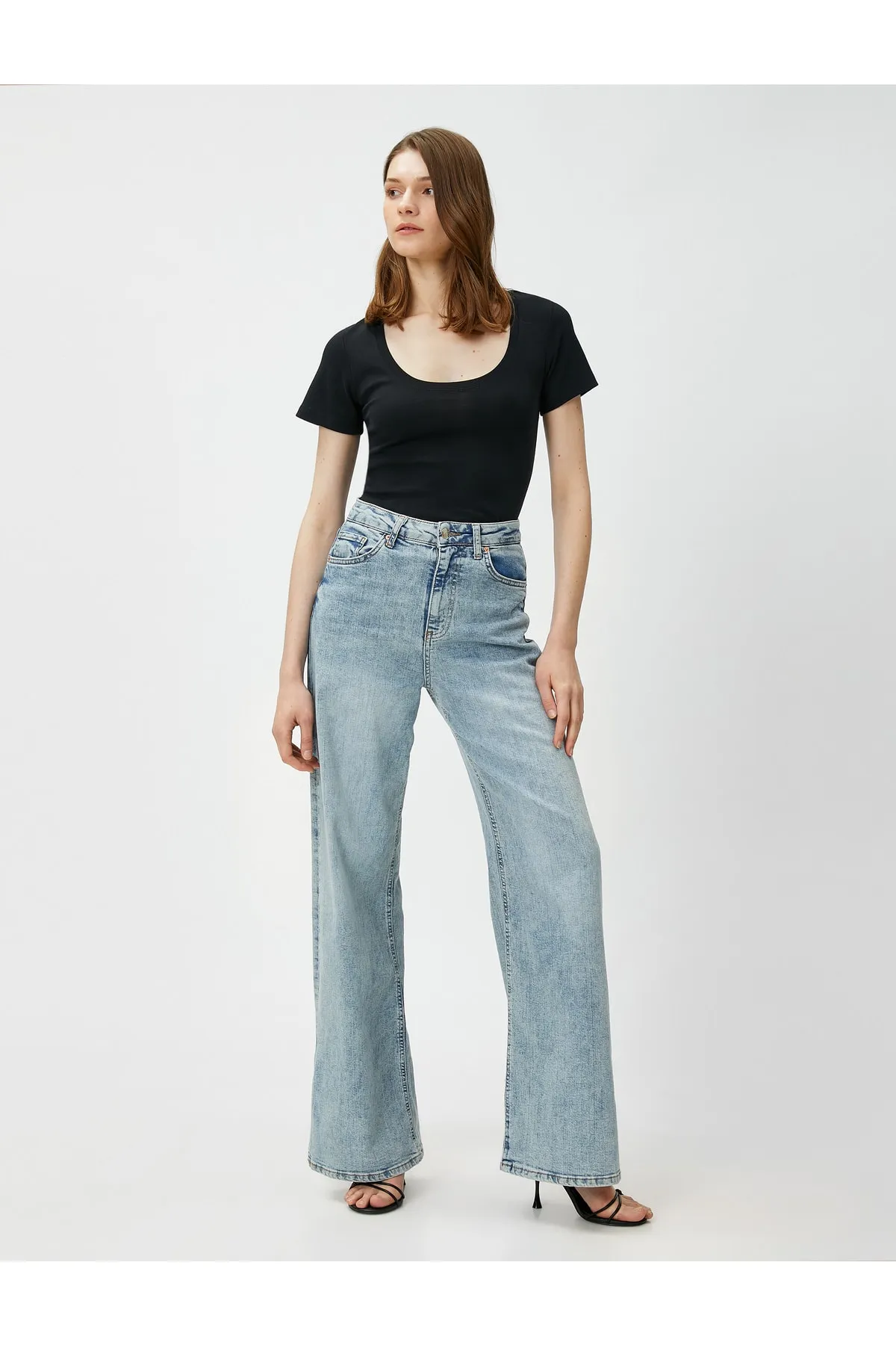 Koton  Basic-T-Shirt aus Baumwolle mit U-Ausschnitt