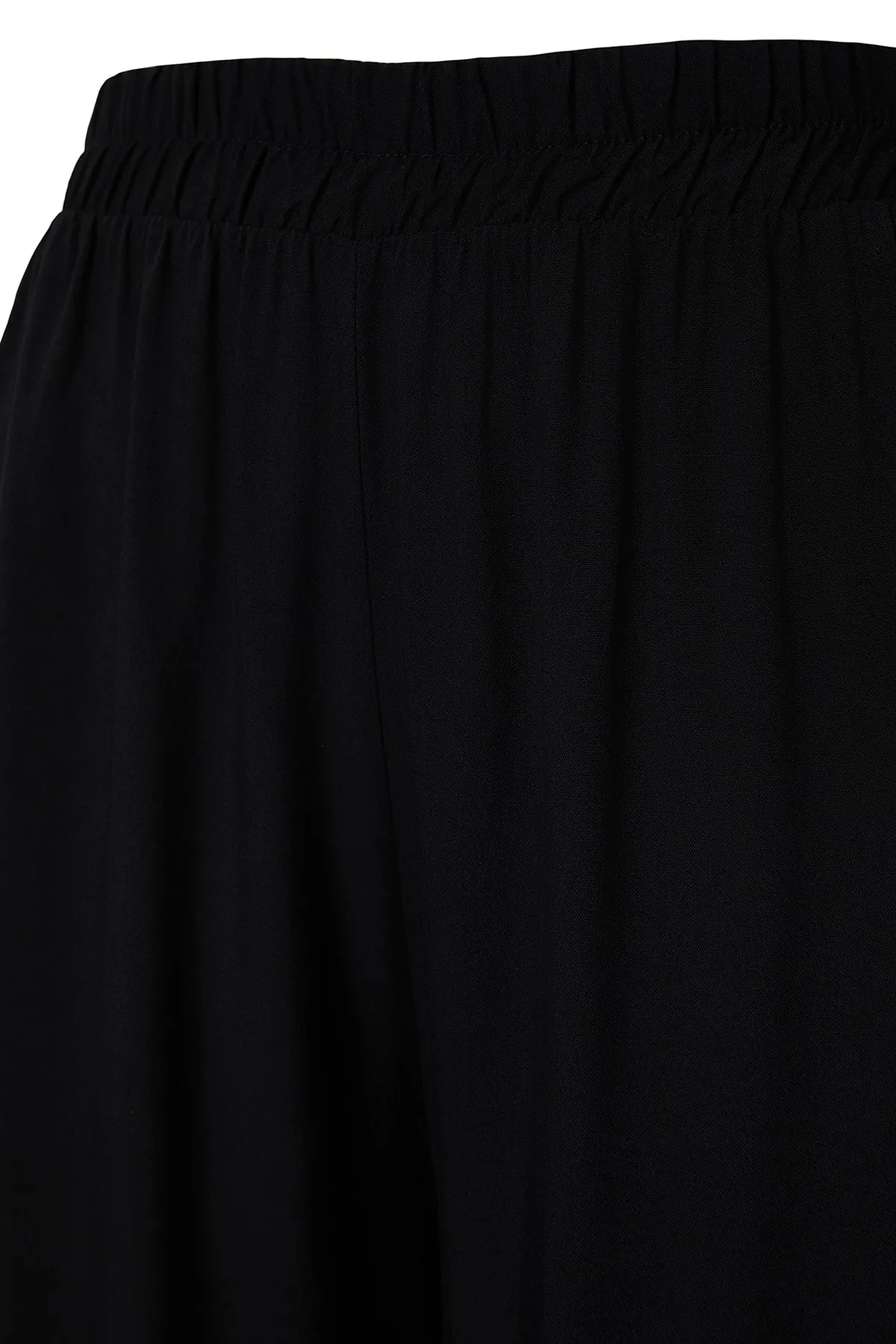 Trendyol Curve  Schwarze Hose aus gewebter Viskose TBBSS22PL00013
