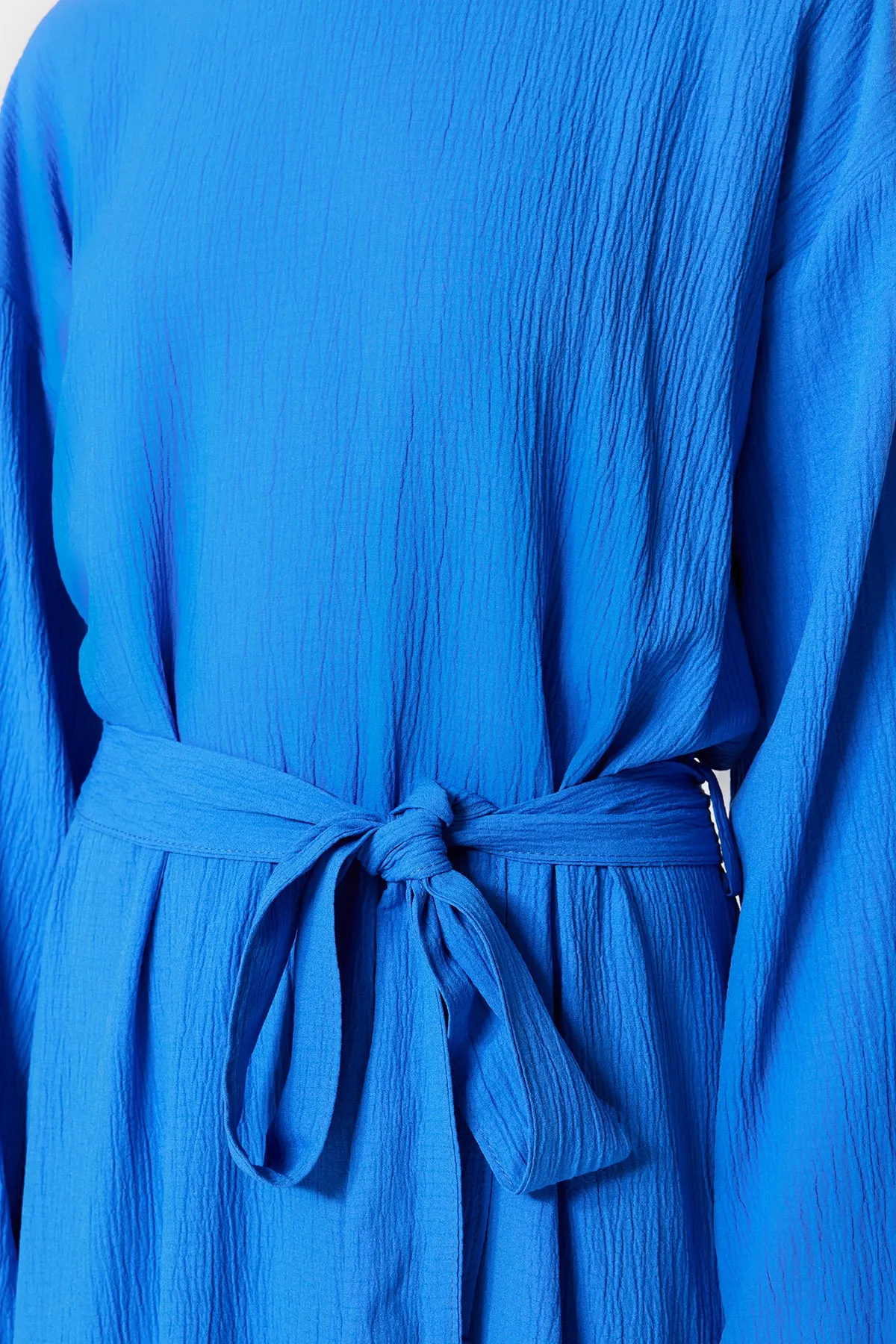 Trendyol Modest  Saks gewebtes Kleid mit Gürtel TCTSS23EB00043