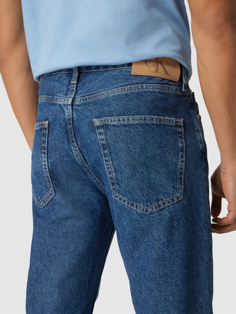 Jeans mit Label-Details in jeans