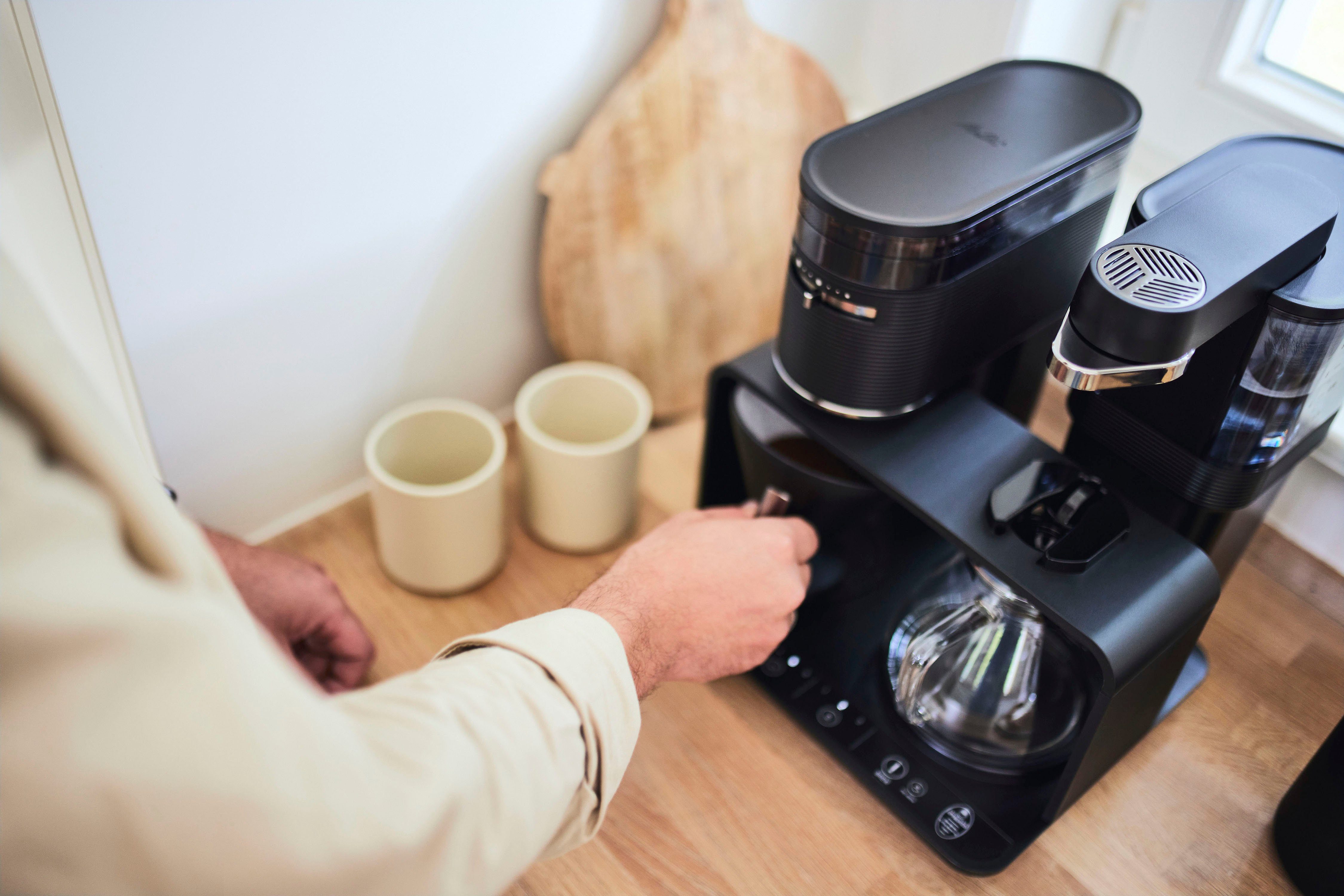 Melitta Kaffeemaschine mit Mahlwerk EPOS® 1024-03 Schwarz/Silber 360°rotierender Wasserauslauf, 1l Kaffeekanne, Papierfilter 1x4