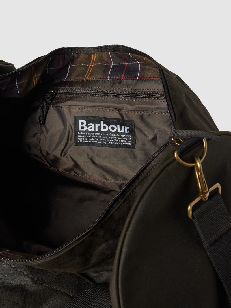 Weekender mit Label-Detail in olivgrün