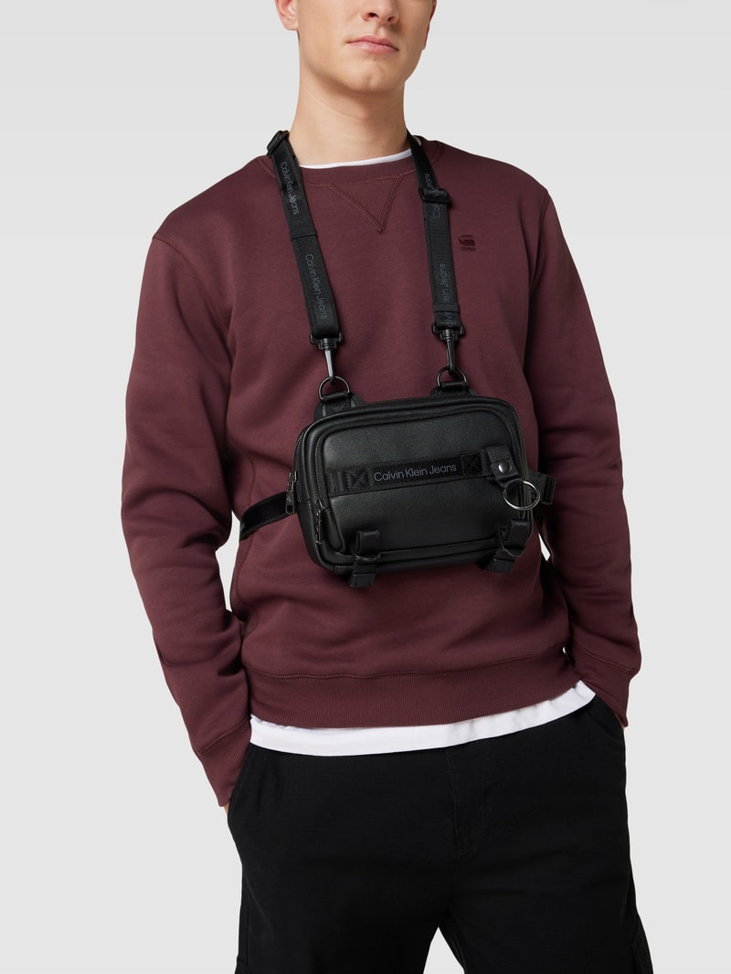 Bauchtasche mit Label-Print Modell 'EXPLORER' in schwarz