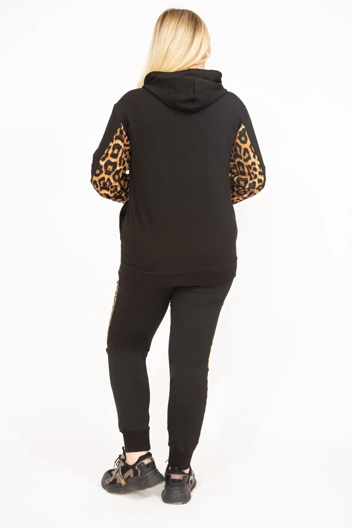 Şans  Schwarzes Damen-Sweatshirt-Hose-Set mit Kapuze, großes Leopardenmuster, 65n35744
