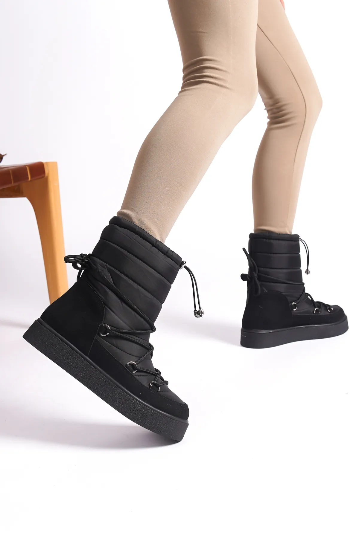 Capone Outfitters  Fallschirmspringer-Schneestiefel für Damen mit runder Zehenpartie