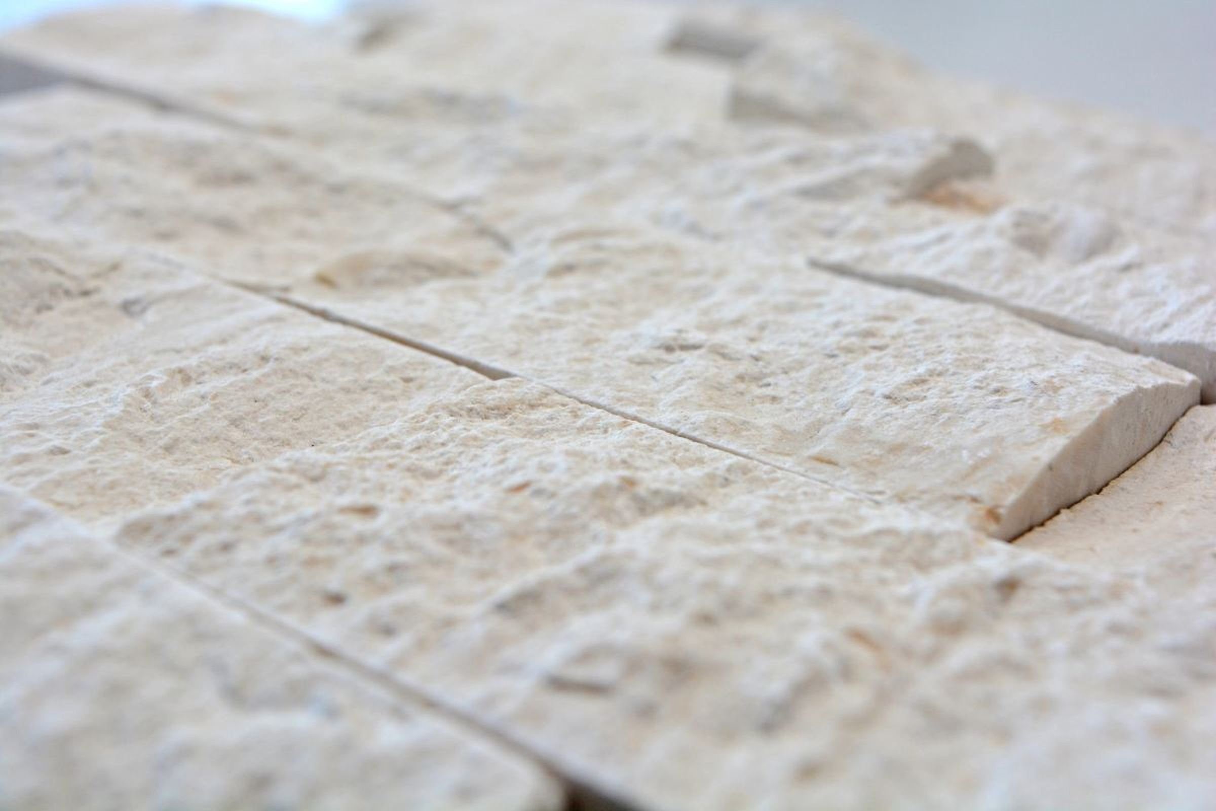 Mosani Mosaikfliesen Kalkstein Mosaik Naturstein Splitface Steinwand weiß creme