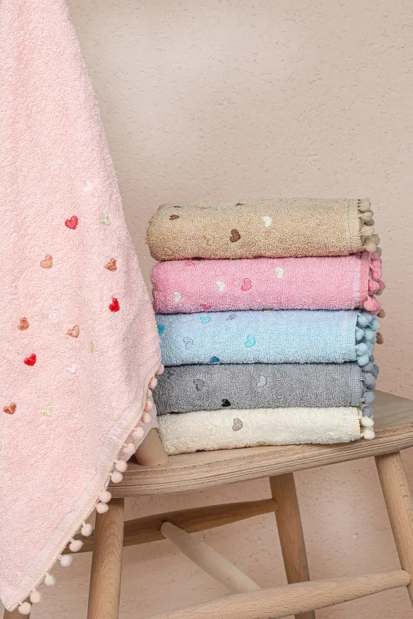FAVORA  Yoncagül Pompom-Set mit 6 Hand- und Gesichtstüchern – Sortiment
