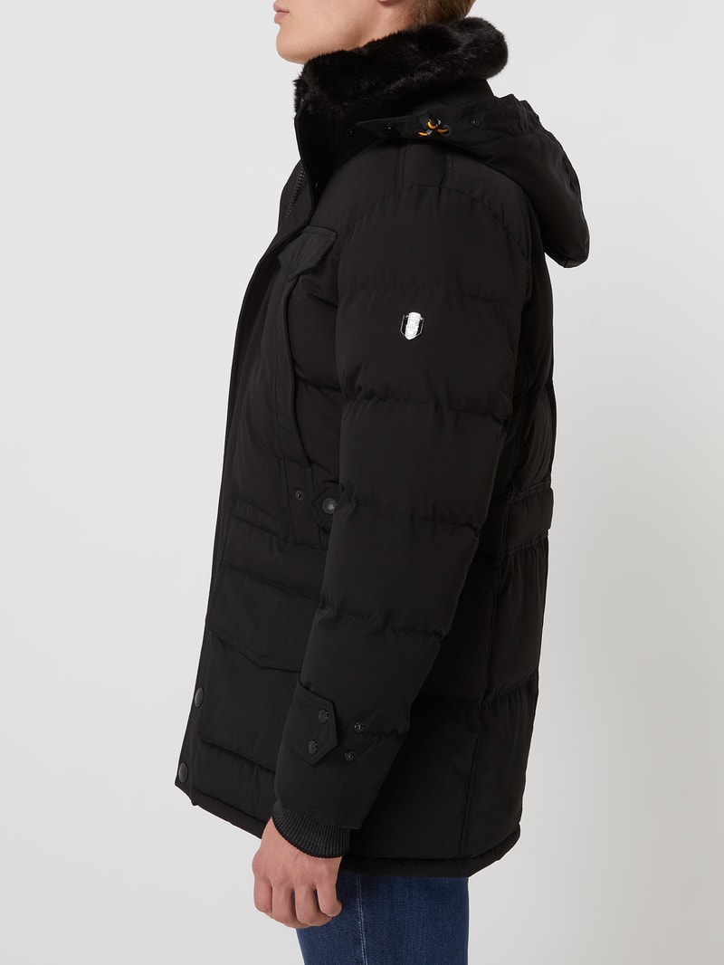 Steppjacke mit Label-Patch in schwarz