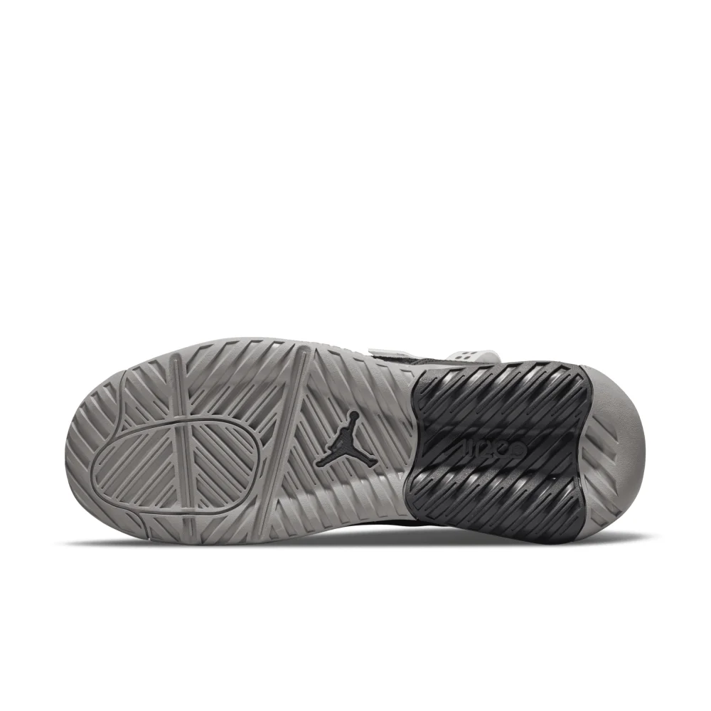 NIKE JORDAN MA2 CV8122-003 / grau