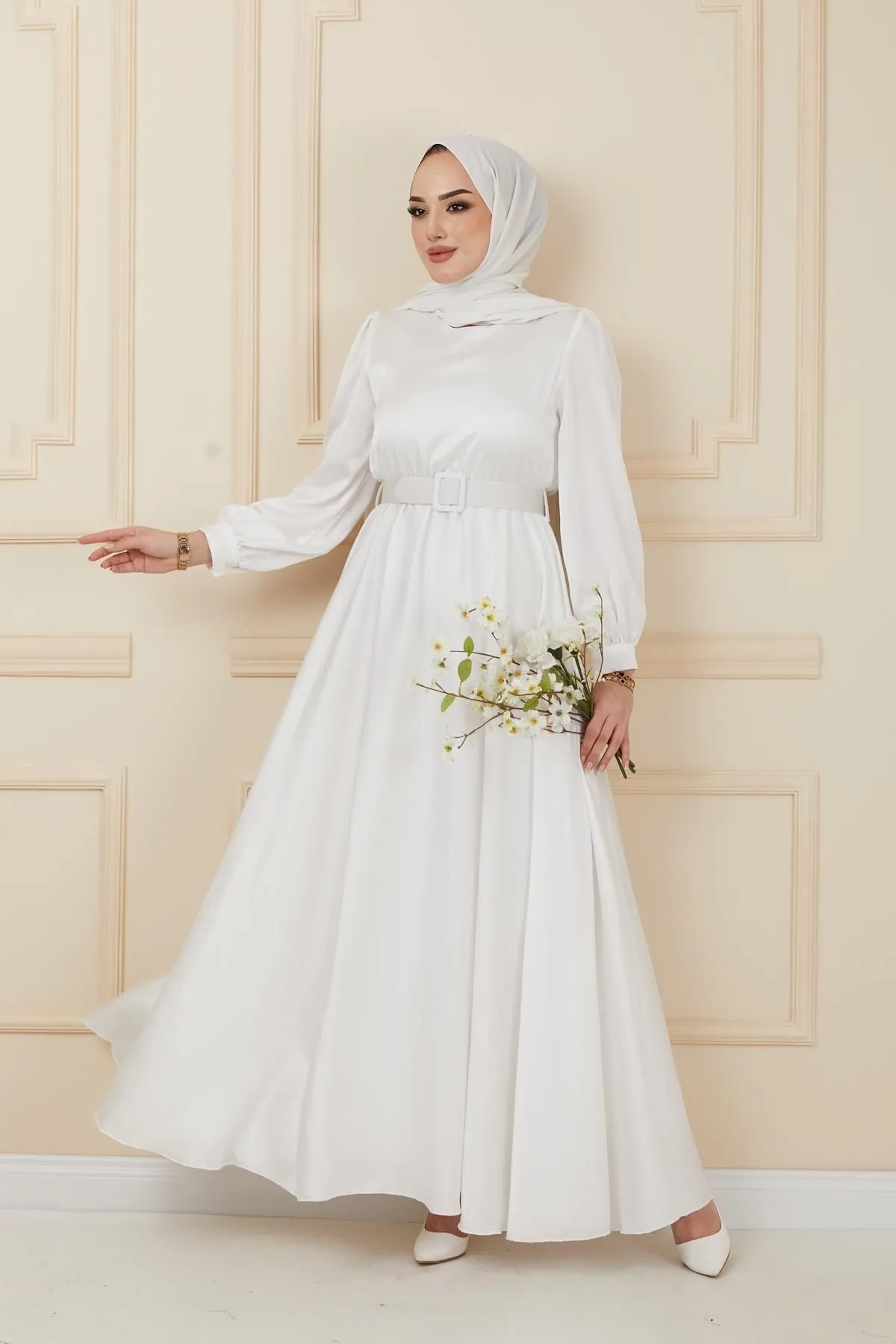 Olcay  Ausgestelltes Abendkleid mit Gürtelzubehör Ecru 1602