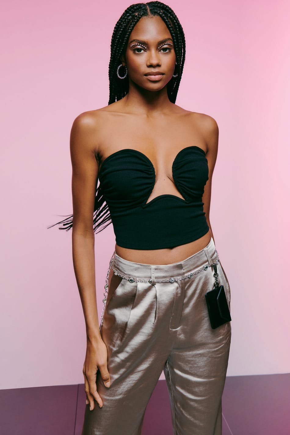 Low cut wire top