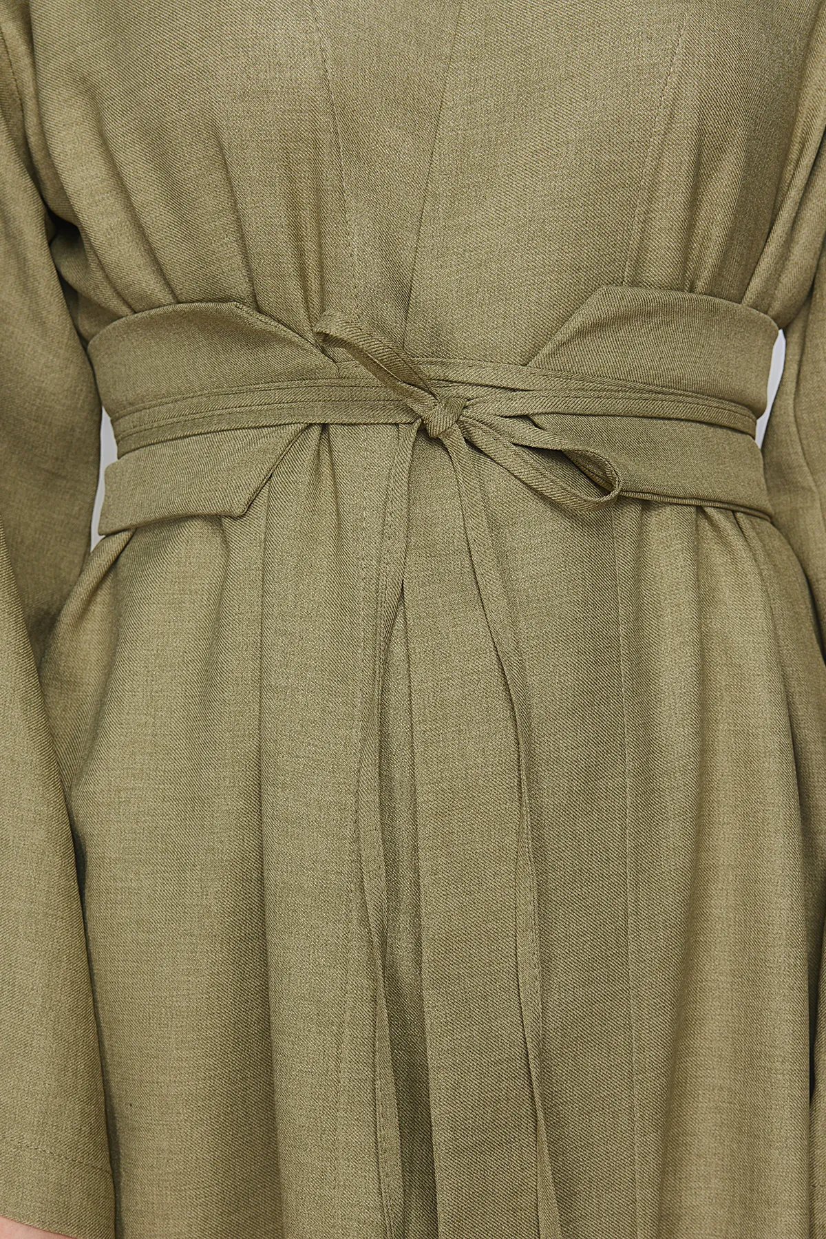 Trendyol Modest  Khakifarbener gewebter Kimono und Kaftan in Leinenoptik mit Bindedetail in der Taille TCTSS24KK00001