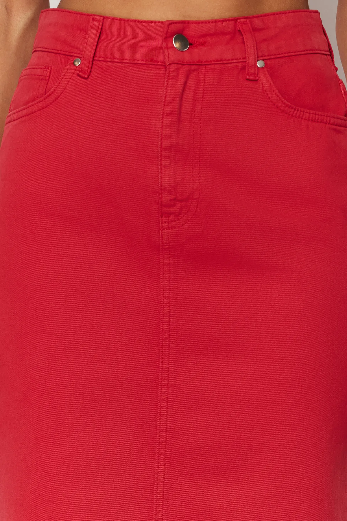 Trendyol Collection  Roter Maxi-Jeansrock mit Schlitz TWOSS24ET00085