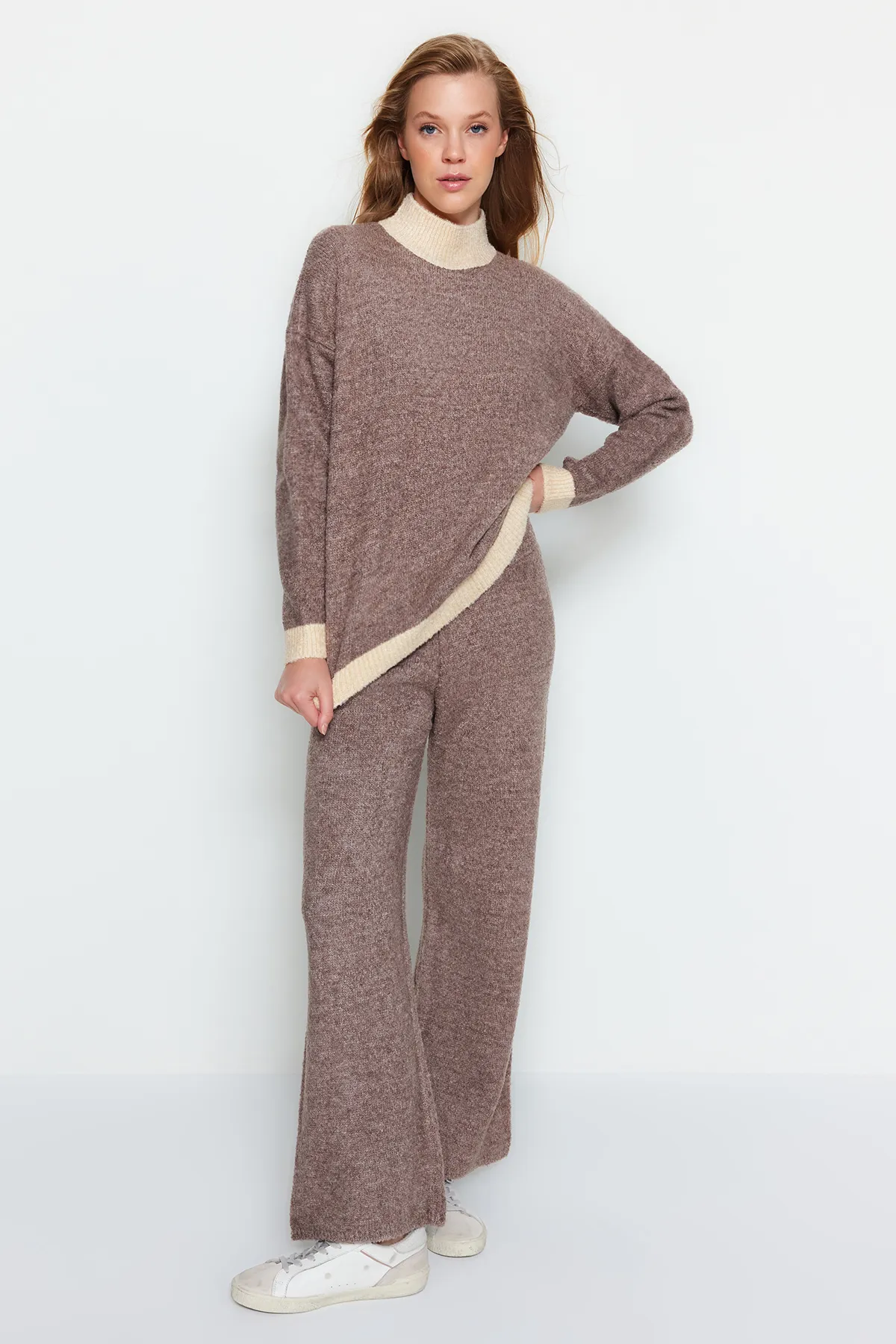 Trendyol Collection  Strickoberteil und -unterteil-Set aus Bouclégarn in Stein TWOAW24AU00086
